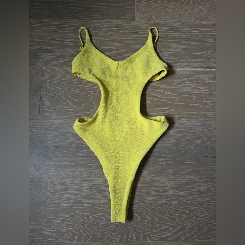 MELLO THE LABEL FREE PEOPLE YELLOW CUT OUT ONE PIECE SWIMSUIT